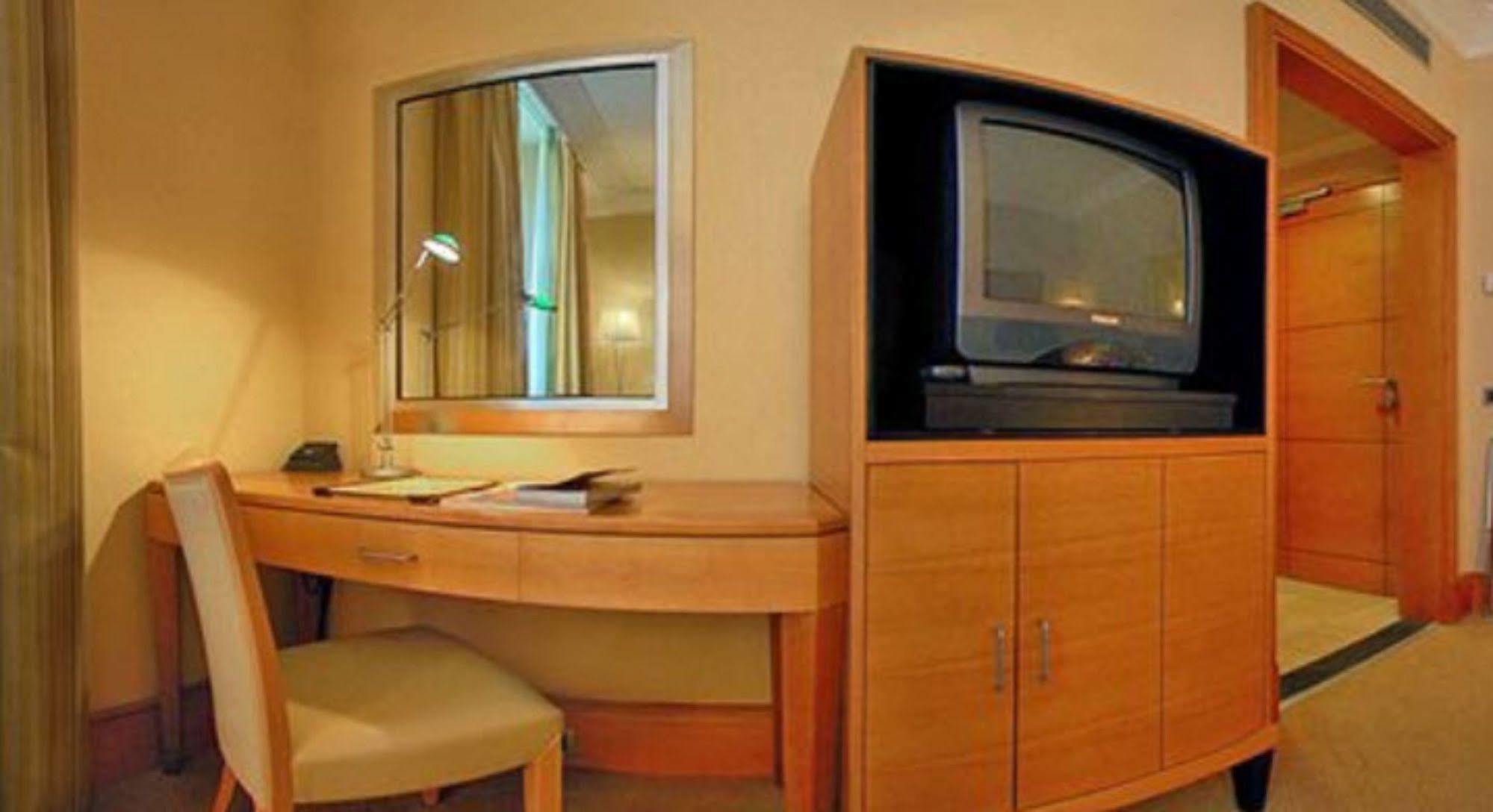 Capo D´áfrica – Colosseo 4* Roma